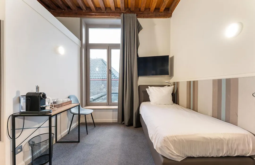 Hotel Karel De Stoute-1